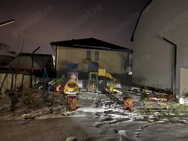 Vila 4 camere de inchiriat, 3 dormitoare cu bai proprii, complex rezidential